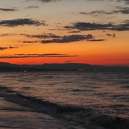 Costa Petra - Luxury Seaside Cottage With Garden - Vacation House For Families In Greece Néa Meságkala Exterior foto