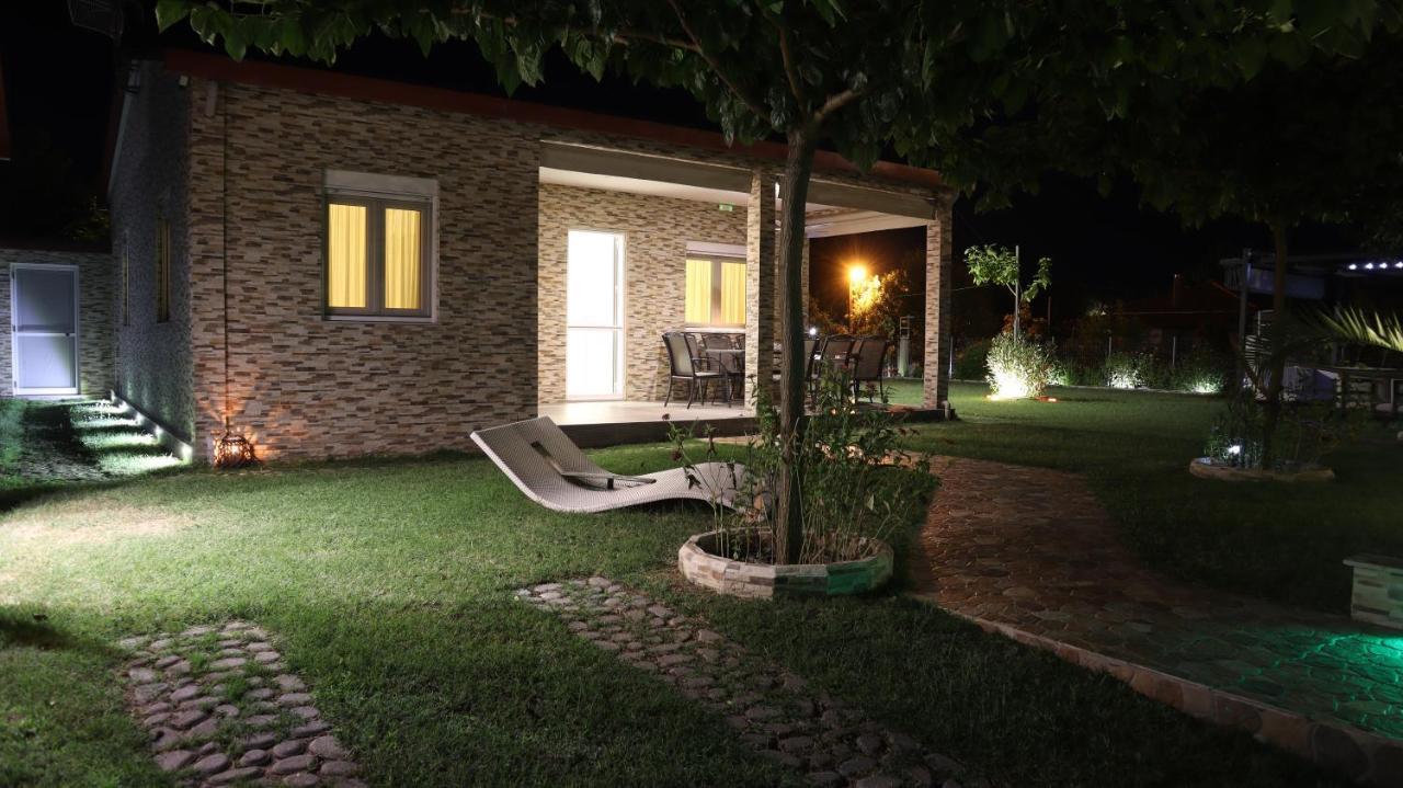 Costa Petra - Luxury Seaside Cottage With Garden - Vacation House For Families In Greece Néa Meságkala Exterior foto