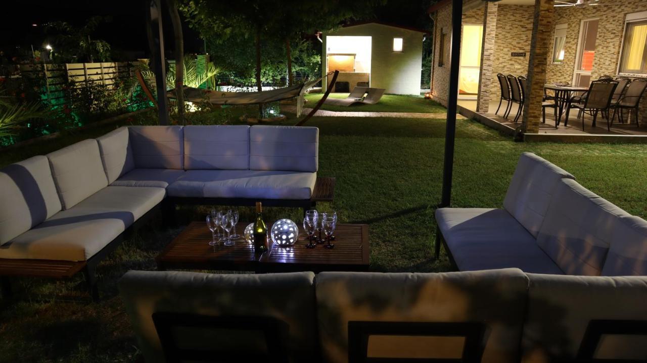 Costa Petra - Luxury Seaside Cottage With Garden - Vacation House For Families In Greece Néa Meságkala Exterior foto