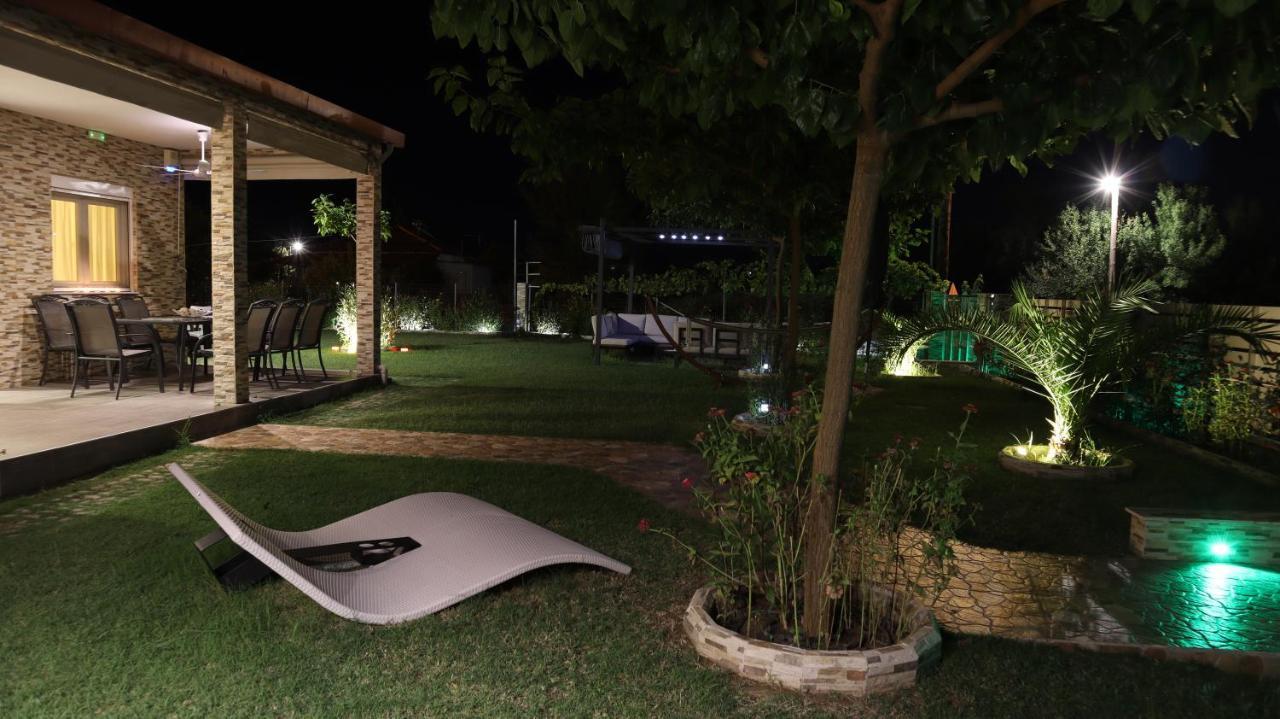 Costa Petra - Luxury Seaside Cottage With Garden - Vacation House For Families In Greece Néa Meságkala Exterior foto