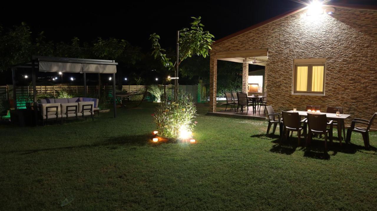 Costa Petra - Luxury Seaside Cottage With Garden - Vacation House For Families In Greece Néa Meságkala Exterior foto