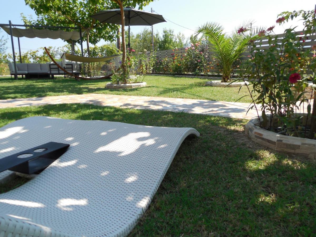 Costa Petra - Luxury Seaside Cottage With Garden - Vacation House For Families In Greece Néa Meságkala Exterior foto