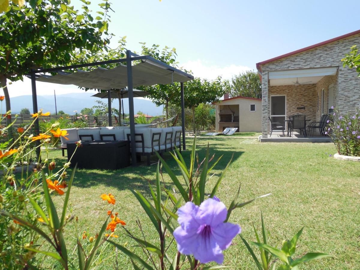 Costa Petra - Luxury Seaside Cottage With Garden - Vacation House For Families In Greece Néa Meságkala Exterior foto